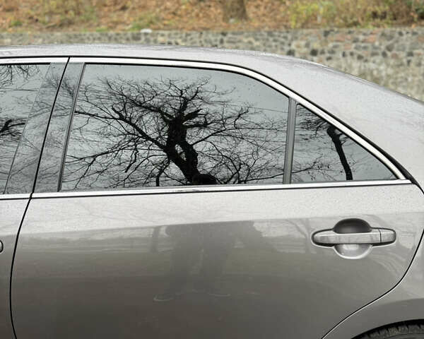 Серый Тойота Камри, объемом двигателя 2.49 л и пробегом 210 тыс. км за 14650 $, фото 9 на Automoto.ua