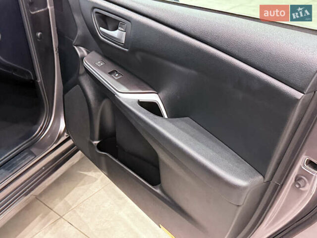 Серый Тойота Камри, объемом двигателя 2.49 л и пробегом 106 тыс. км за 12999 $, фото 49 на Automoto.ua