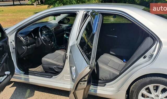 Серый Тойота Камри, объемом двигателя 2.5 л и пробегом 103 тыс. км за 16600 $, фото 9 на Automoto.ua