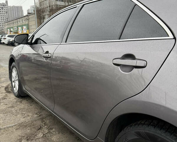 Серый Тойота Камри, объемом двигателя 2.49 л и пробегом 210 тыс. км за 14650 $, фото 20 на Automoto.ua