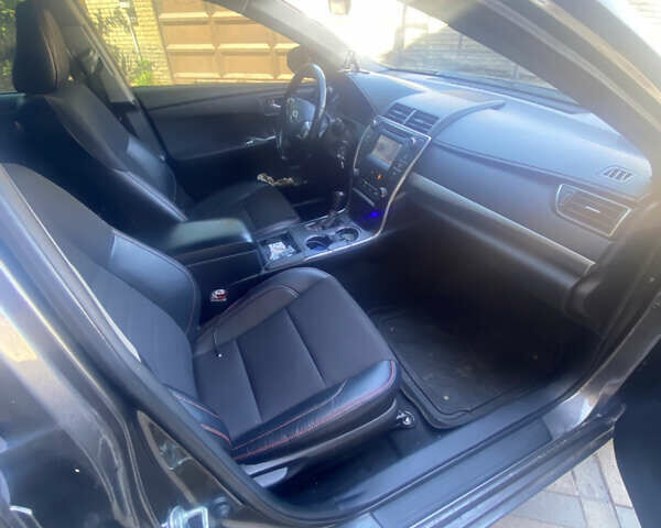 Сірий Тойота Камрі, об'ємом двигуна 2.5 л та пробігом 141 тис. км за 11800 $, фото 5 на Automoto.ua