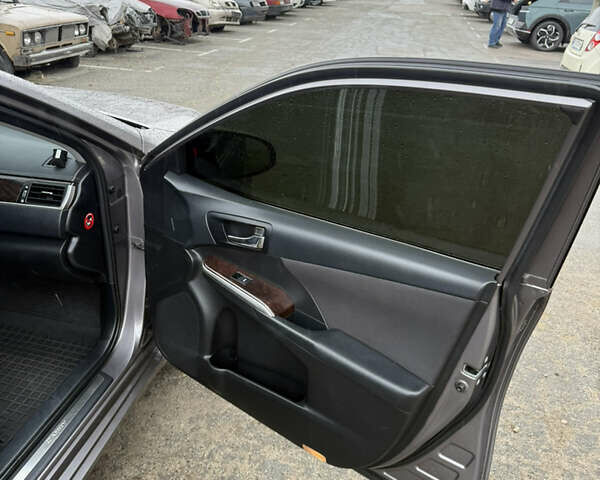 Серый Тойота Камри, объемом двигателя 2.49 л и пробегом 210 тыс. км за 14650 $, фото 11 на Automoto.ua