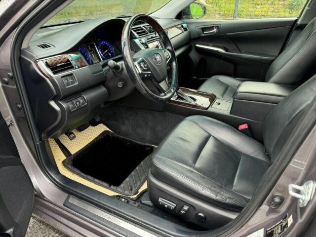 Серый Тойота Камри, объемом двигателя 2.5 л и пробегом 200 тыс. км за 17900 $, фото 5 на Automoto.ua