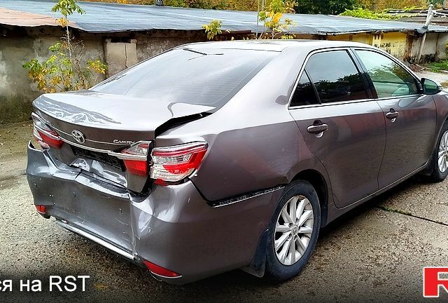 Серый Тойота Камри, объемом двигателя 2.5 л и пробегом 134 тыс. км за 10000 $, фото 3 на Automoto.ua