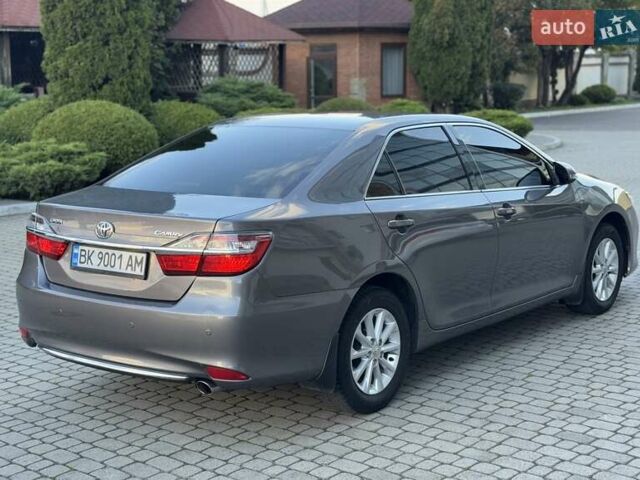 Серый Тойота Камри, объемом двигателя 2.49 л и пробегом 204 тыс. км за 14700 $, фото 21 на Automoto.ua