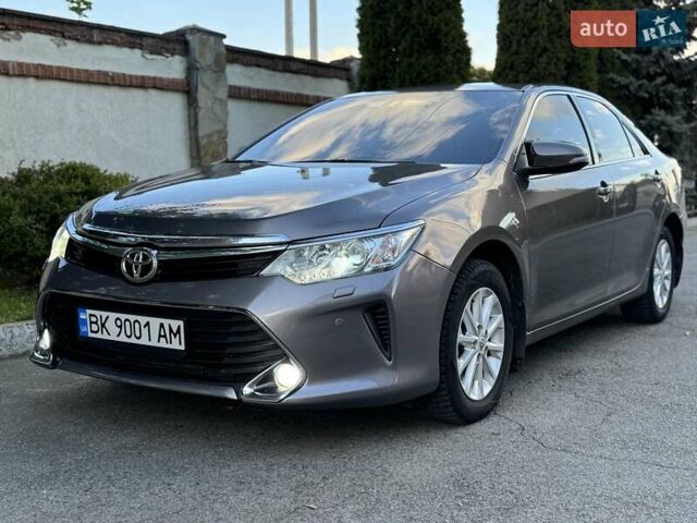 Серый Тойота Камри, объемом двигателя 2.49 л и пробегом 204 тыс. км за 14700 $, фото 4 на Automoto.ua