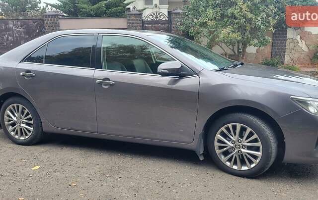 Тойота Камри 2016 в Луцке на Automoto.ua Серый Тойота Камри, объемом двигателя 2.49 л и пробегом 170 тыс. км за 17000 $, фото 34 на Automoto.ua