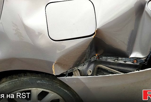 Серый Тойота Камри, объемом двигателя 2.5 л и пробегом 134 тыс. км за 10000 $, фото 5 на Automoto.ua