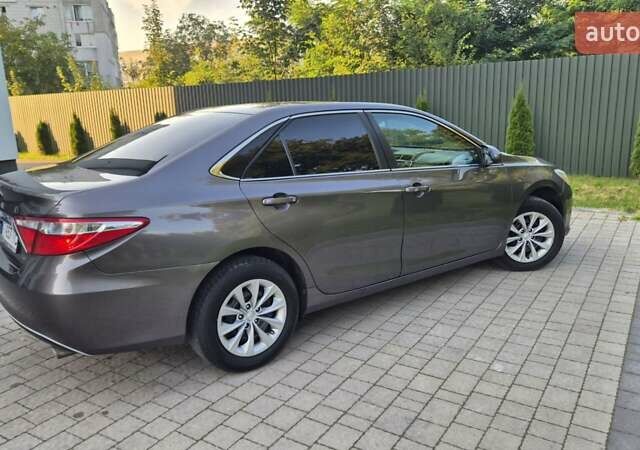 Сірий Тойота Камрі, об'ємом двигуна 2.49 л та пробігом 225 тис. км за 16550 $, фото 1 на Automoto.ua