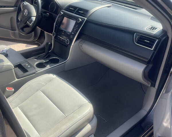 Серый Тойота Камри, объемом двигателя 2.49 л и пробегом 186 тыс. км за 13500 $, фото 7 на Automoto.ua