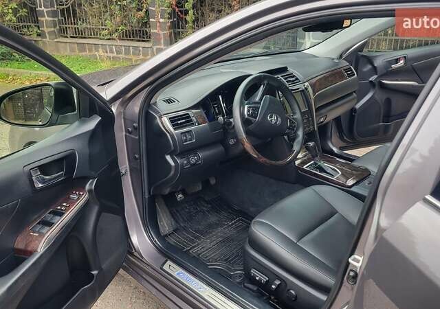 Тойота Камри 2016 в Луцке на Automoto.ua Серый Тойота Камри, объемом двигателя 2.49 л и пробегом 170 тыс. км за 17000 $, фото 47 на Automoto.ua