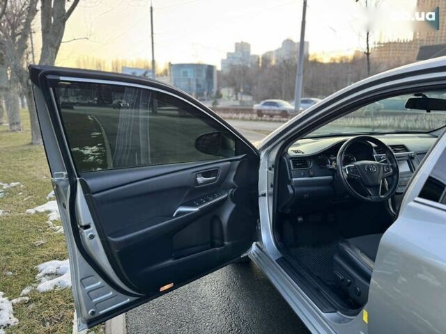 Серый Тойота Камри, объемом двигателя 2.5 л и пробегом 145 тыс. км за 14300 $, фото 15 на Automoto.ua