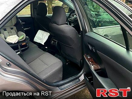 Серый Тойота Камри, объемом двигателя 2.5 л и пробегом 188 тыс. км за 14000 $, фото 4 на Automoto.ua