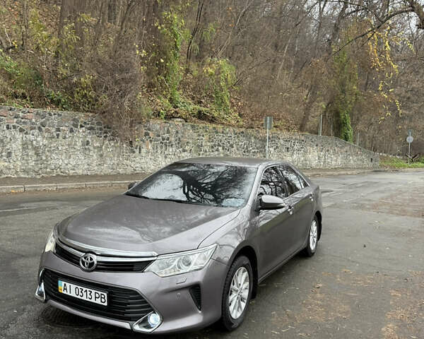 Серый Тойота Камри, объемом двигателя 2.49 л и пробегом 210 тыс. км за 14650 $, фото 3 на Automoto.ua