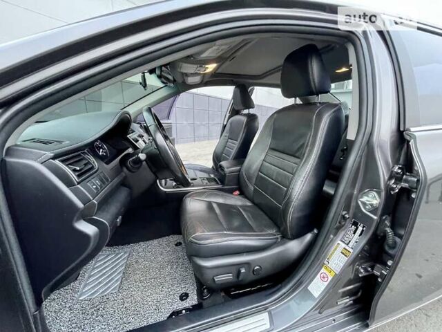 Серый Тойота Камри, объемом двигателя 2.5 л и пробегом 175 тыс. км за 21900 $, фото 1 на Automoto.ua