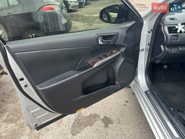 Сірий Тойота Камрі, об'ємом двигуна 2.49 л та пробігом 169 тис. км за 18000 $, фото 5 на Automoto.ua