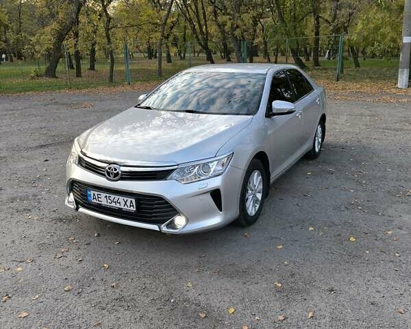 Серый Тойота Камри, объемом двигателя 2.49 л и пробегом 214 тыс. км за 18500 $, фото 1 на Automoto.ua