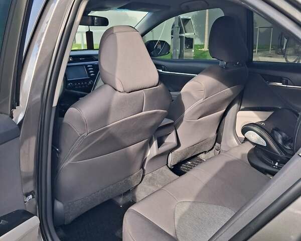 Тойота Камри 2017 в Луцке на Automoto.ua Серый Тойота Камри, объемом двигателя 2.49 л и пробегом 166 тыс. км за 18500 $, фото 5 на Automoto.ua