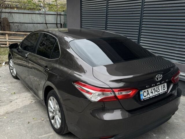 Серый Тойота Камри, объемом двигателя 2.5 л и пробегом 180 тыс. км за 15800 $, фото 2 на Automoto.ua