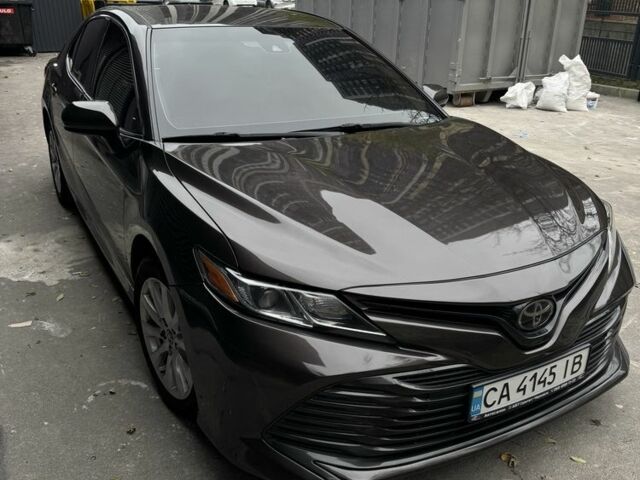 Серый Тойота Камри, объемом двигателя 2.5 л и пробегом 180 тыс. км за 15800 $, фото 1 на Automoto.ua