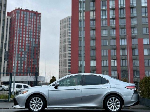 Серый Тойота Камри, объемом двигателя 2.5 л и пробегом 195 тыс. км за 16900 $, фото 2 на Automoto.ua