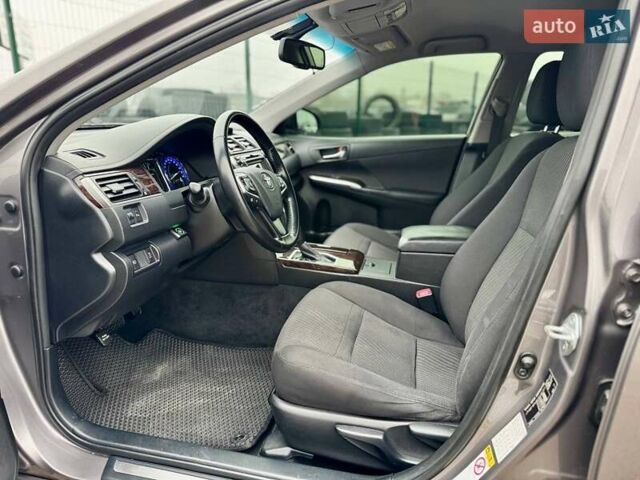 Серый Тойота Камри, объемом двигателя 2.49 л и пробегом 173 тыс. км за 17500 $, фото 13 на Automoto.ua