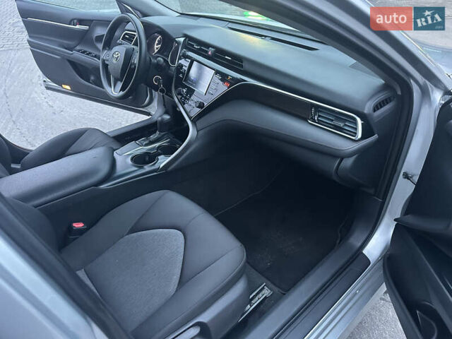 Серый Тойота Камри, объемом двигателя 2.49 л и пробегом 194 тыс. км за 16900 $, фото 17 на Automoto.ua