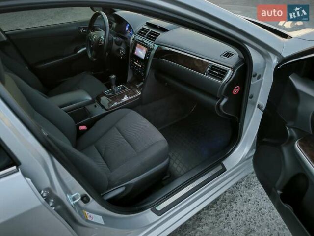 Серый Тойота Камри, объемом двигателя 2.49 л и пробегом 214 тыс. км за 18500 $, фото 2 на Automoto.ua