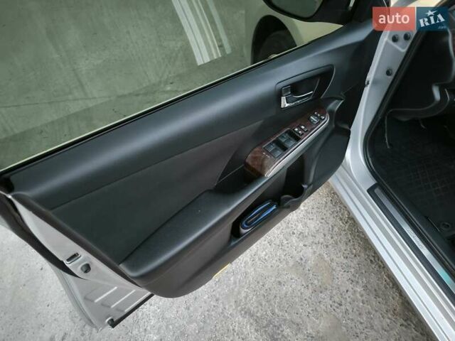 Серый Тойота Камри, объемом двигателя 2.49 л и пробегом 214 тыс. км за 18500 $, фото 7 на Automoto.ua