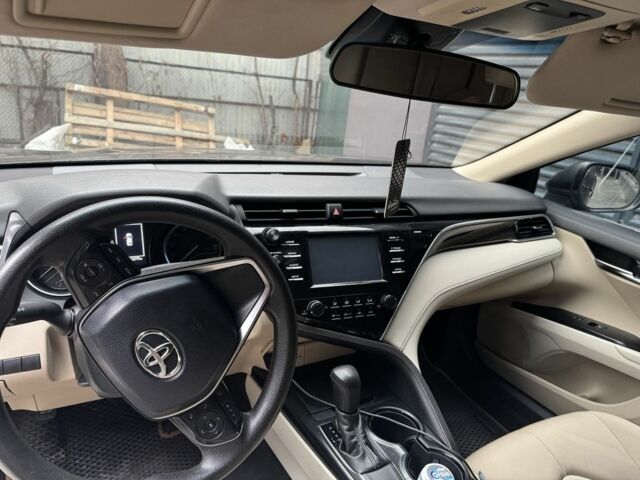 Серый Тойота Камри, объемом двигателя 2.5 л и пробегом 180 тыс. км за 15800 $, фото 3 на Automoto.ua