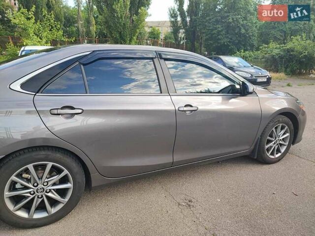 Сірий Тойота Камрі, об'ємом двигуна 2.49 л та пробігом 180 тис. км за 16300 $, фото 1 на Automoto.ua