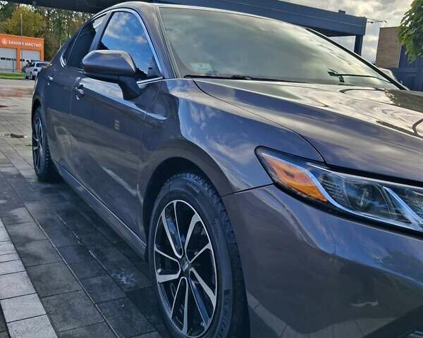 Тойота Камри 2017 в Луцке на Automoto.ua Серый Тойота Камри, объемом двигателя 2.49 л и пробегом 166 тыс. км за 18500 $, фото 9 на Automoto.ua