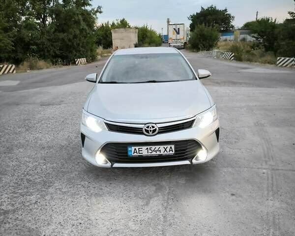 Серый Тойота Камри, объемом двигателя 2.49 л и пробегом 214 тыс. км за 18500 $, фото 12 на Automoto.ua