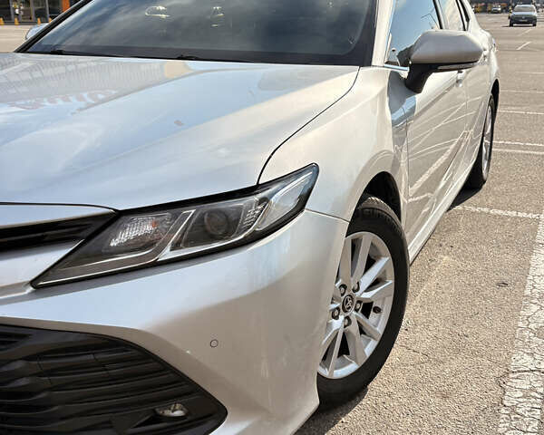 Серый Тойота Камри, объемом двигателя 2.49 л и пробегом 235 тыс. км за 21300 $, фото 6 на Automoto.ua