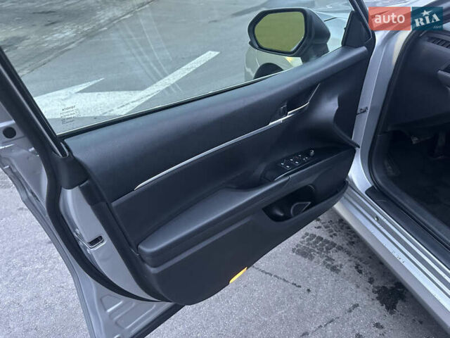 Серый Тойота Камри, объемом двигателя 2.49 л и пробегом 194 тыс. км за 16900 $, фото 12 на Automoto.ua