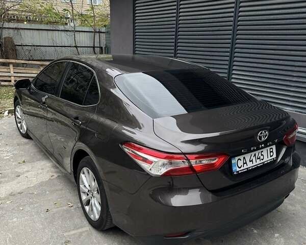 Серый Тойота Камри, объемом двигателя 2.5 л и пробегом 180 тыс. км за 15800 $, фото 1 на Automoto.ua