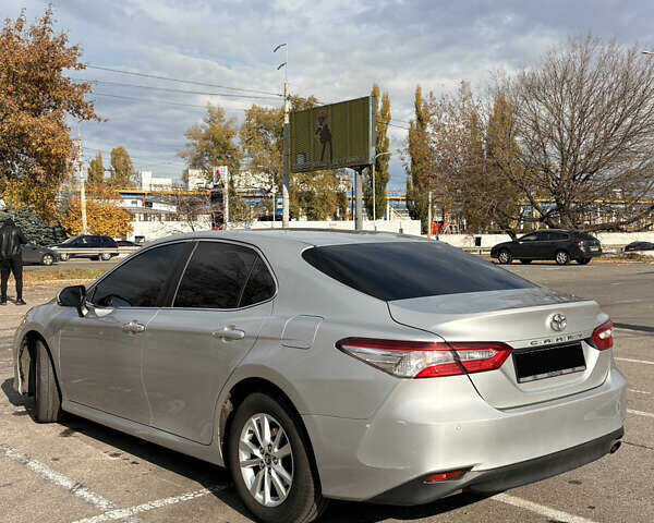 Серый Тойота Камри, объемом двигателя 2.49 л и пробегом 235 тыс. км за 21300 $, фото 9 на Automoto.ua