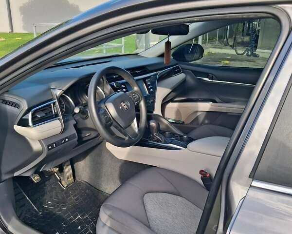Тойота Камри 2017 в Луцке на Automoto.ua Серый Тойота Камри, объемом двигателя 2.49 л и пробегом 166 тыс. км за 18500 $, фото 4 на Automoto.ua