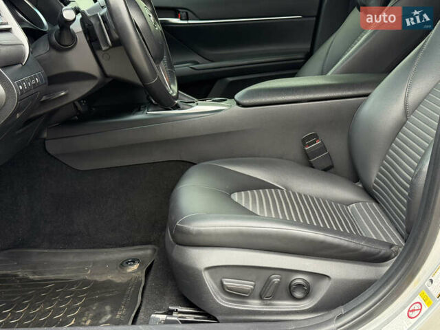 Сірий Тойота Камрі, об'ємом двигуна 2.49 л та пробігом 220 тис. км за 17700 $, фото 30 на Automoto.ua