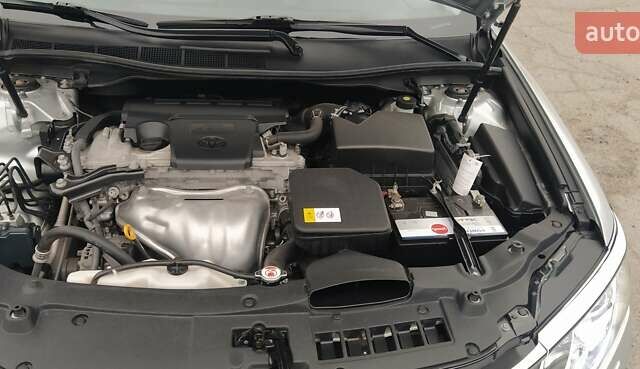 Серый Тойота Камри, объемом двигателя 2.49 л и пробегом 214 тыс. км за 18500 $, фото 14 на Automoto.ua