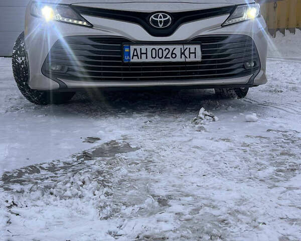 Серый Тойота Камри, объемом двигателя 2.49 л и пробегом 207 тыс. км за 19700 $, фото 2 на Automoto.ua