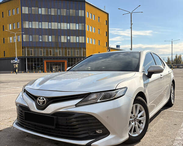 Серый Тойота Камри, объемом двигателя 2.49 л и пробегом 235 тыс. км за 21300 $, фото 3 на Automoto.ua