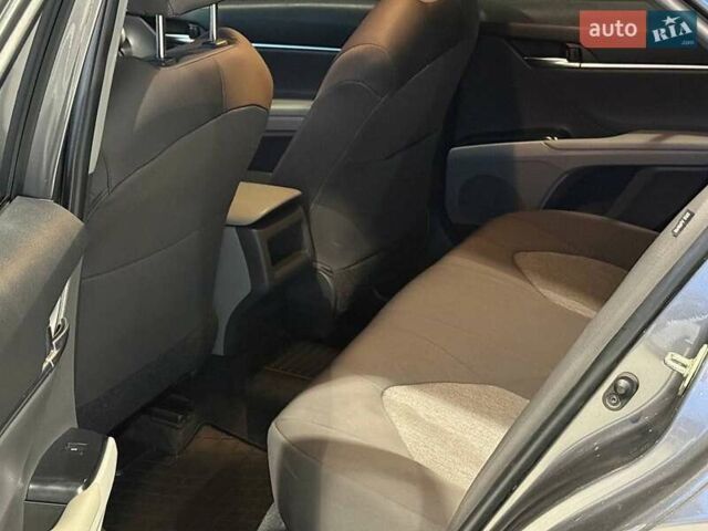 Сірий Тойота Камрі, об'ємом двигуна 2.5 л та пробігом 62 тис. км за 17990 $, фото 13 на Automoto.ua
