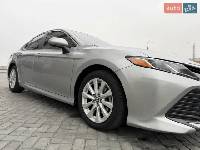 Серый Тойота Камри, объемом двигателя 2.49 л и пробегом 183 тыс. км за 17700 $, фото 14 на Automoto.ua