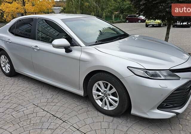 Серый Тойота Камри, объемом двигателя 2.49 л и пробегом 238 тыс. км за 20000 $, фото 1 на Automoto.ua