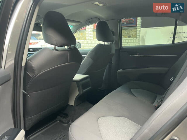 Тойота Камри 2018 в Белой Церкве на Automoto.ua Серый Тойота Камри, объемом двигателя 2.49 л и пробегом 81 тыс. км за 19000 $, фото 19 на Automoto.ua