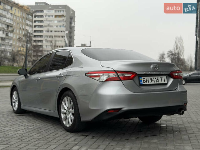 Серый Тойота Камри, объемом двигателя 2.49 л и пробегом 183 тыс. км за 17700 $, фото 5 на Automoto.ua