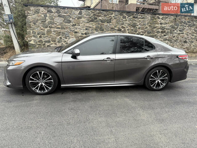 Серый Тойота Камри, объемом двигателя 2.49 л и пробегом 95 тыс. км за 23000 $, фото 3 на Automoto.ua