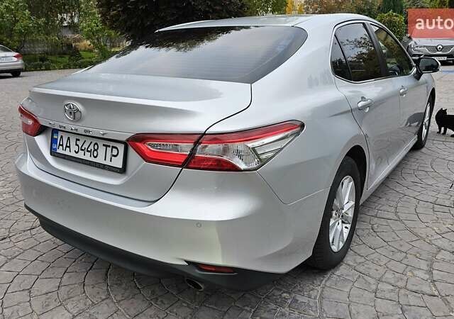 Серый Тойота Камри, объемом двигателя 2.49 л и пробегом 238 тыс. км за 20000 $, фото 2 на Automoto.ua