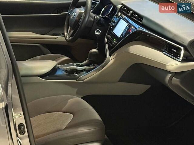 Сірий Тойота Камрі, об'ємом двигуна 2.5 л та пробігом 62 тис. км за 17990 $, фото 19 на Automoto.ua